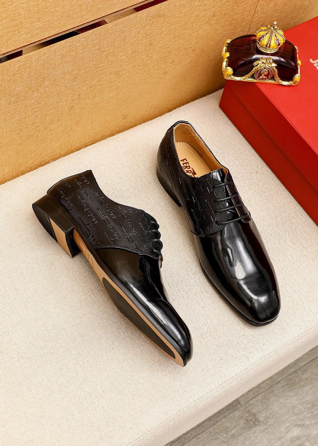 Men's shoes 💰520 💐 Product trademark: Ferragamo "Ferragamo" business leather shoes Regular size: 38-44 (45🉑️customized) Product materials: Selected imported calfskin upper+, imported water-dyed cowhide leather lining. Strong three-dimensional visual effect, combined outsole Color: 2⃣️seed leather materials optional
